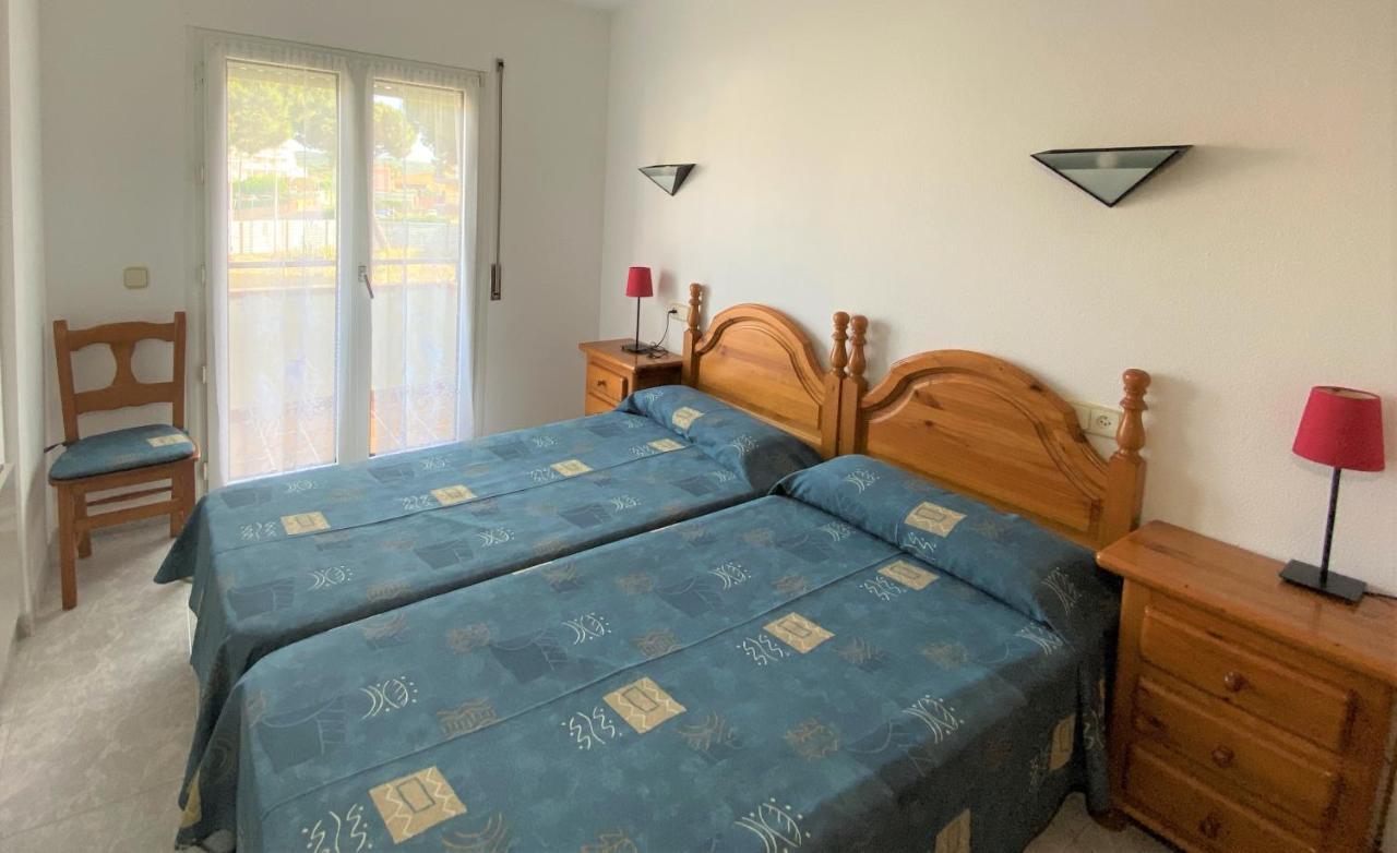 Apartaments Club Nautic L' Escala Exteriör bild